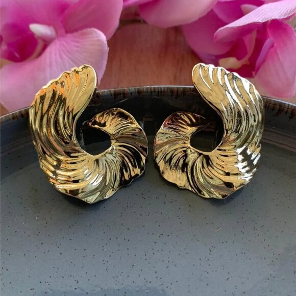 NEW Cullen Minimalist 14K Gold Plated Swirl Spiral Statement Earrings - Picture 2 of 4